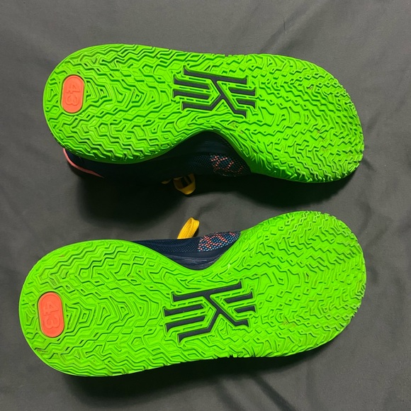 Kyrie 7 - Picture 5 of 6